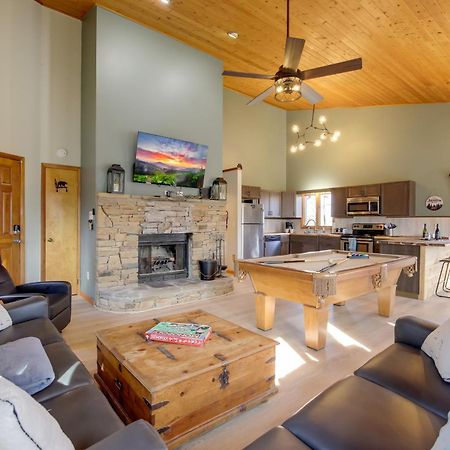 Gatlinburg Mountain Cabin With Hot Tub, Deck And Games Exterior foto
