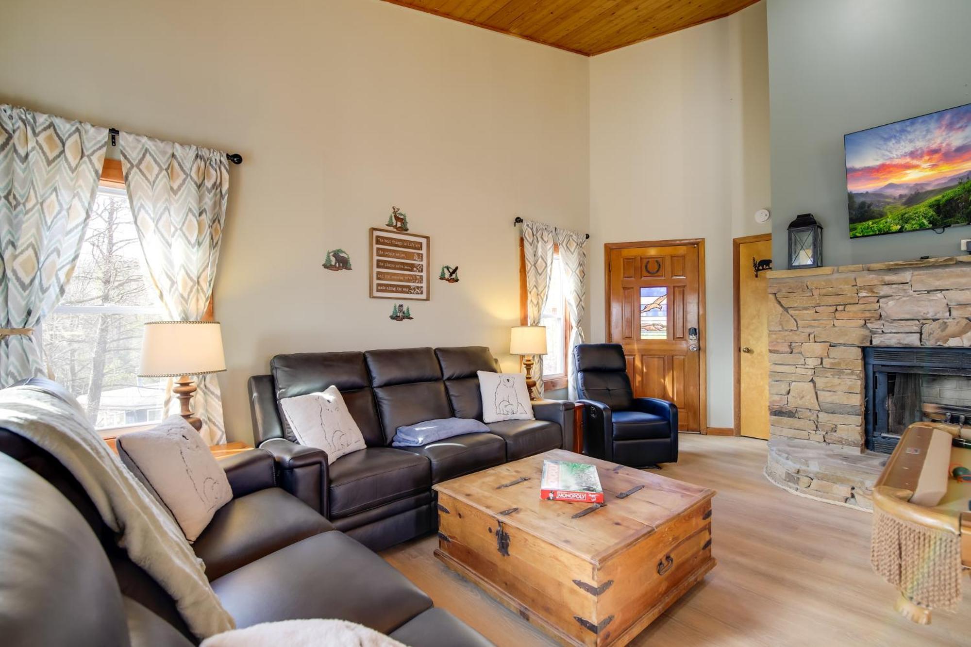 Gatlinburg Mountain Cabin With Hot Tub, Deck And Games Exterior foto