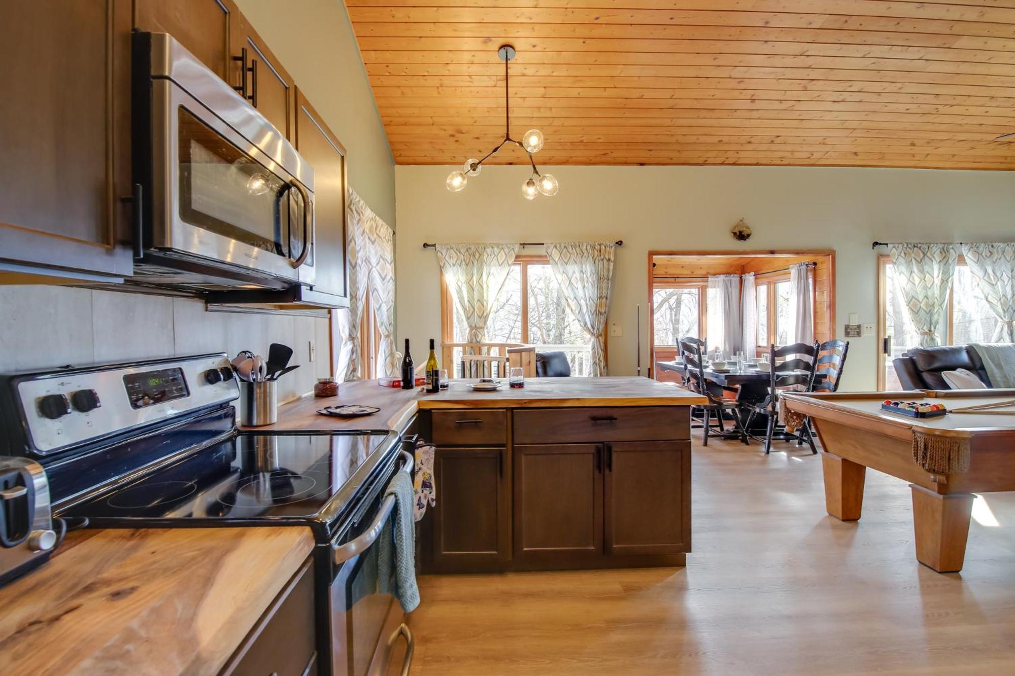 Gatlinburg Mountain Cabin With Hot Tub, Deck And Games Exterior foto