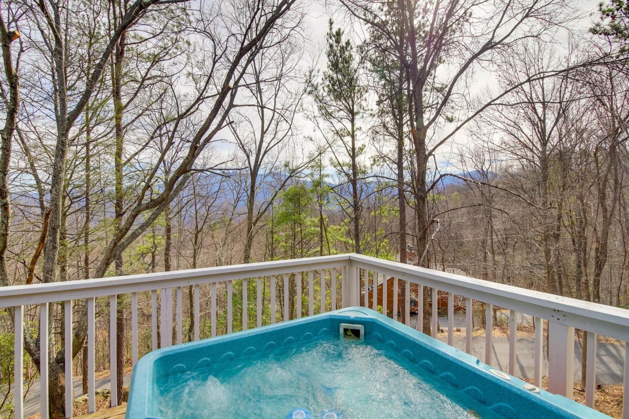 Gatlinburg Mountain Cabin With Hot Tub, Deck And Games Exterior foto
