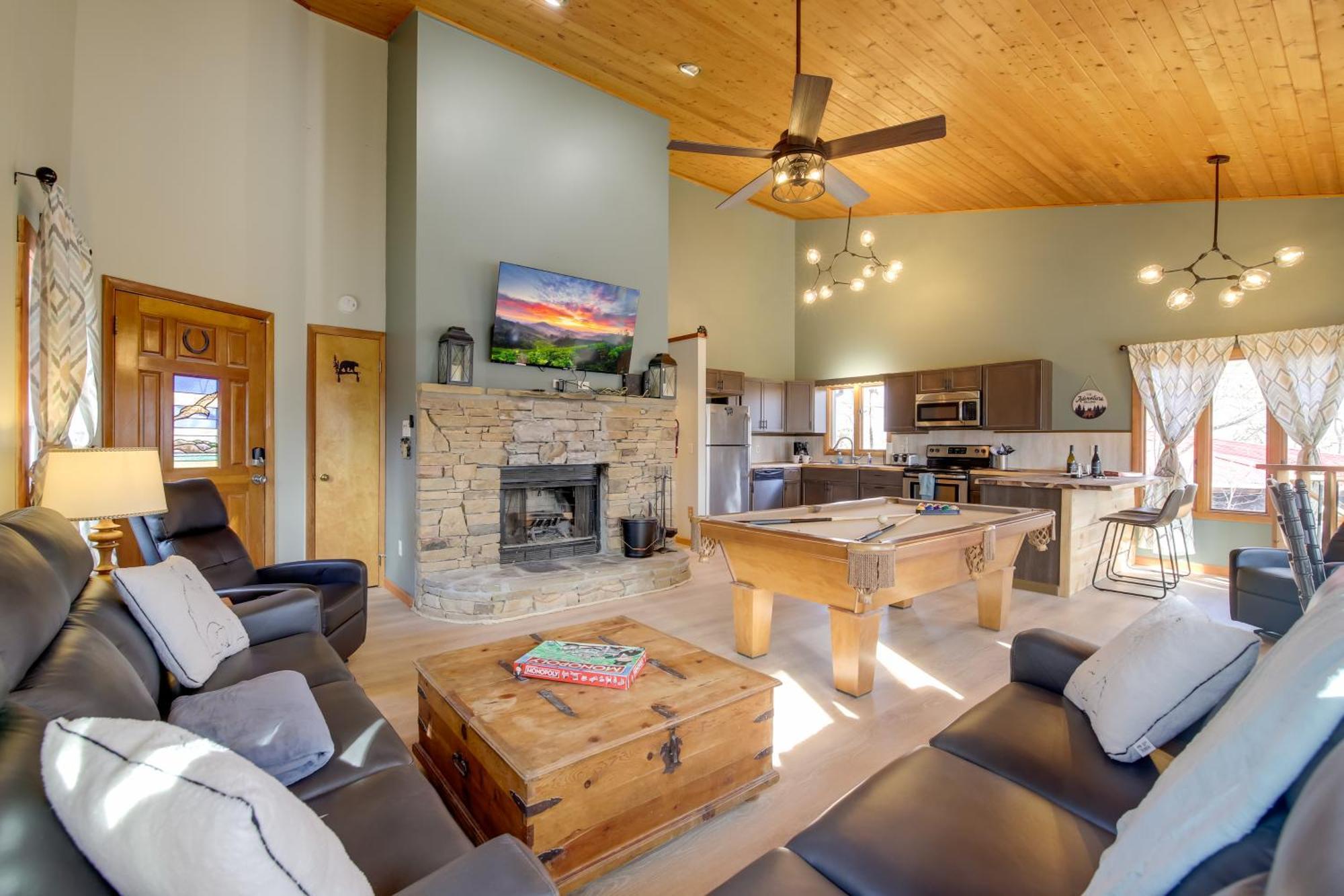 Gatlinburg Mountain Cabin With Hot Tub, Deck And Games Exterior foto
